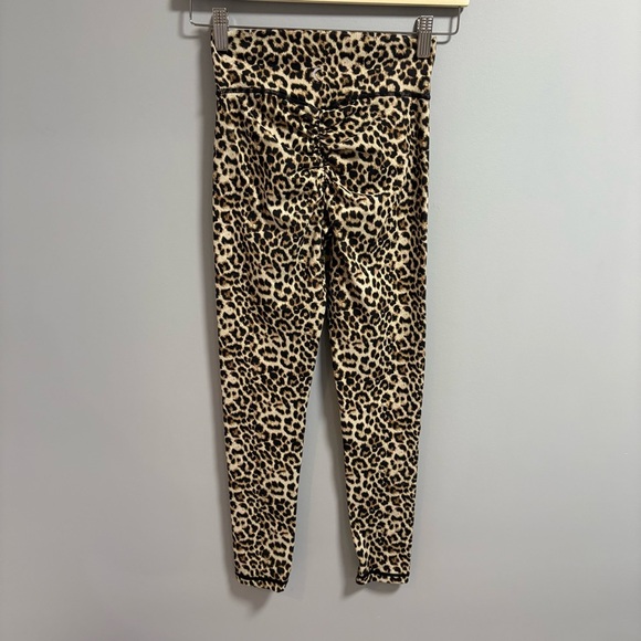 Zyia Leopard Brilliant Scrunchy What Leggings - Picture 6 of 9
